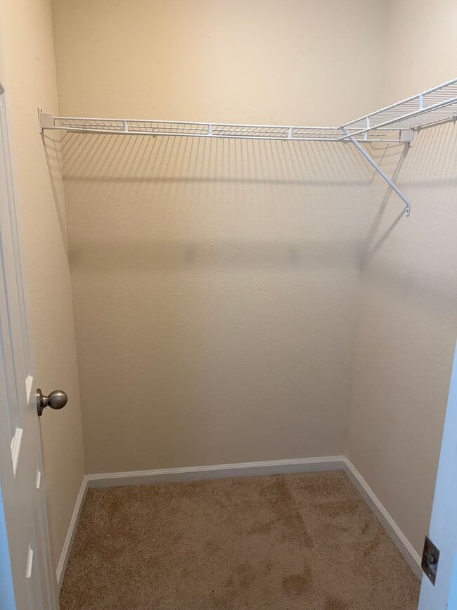 Building Photo - Spacious 2-Bedroom Townhome Near River City