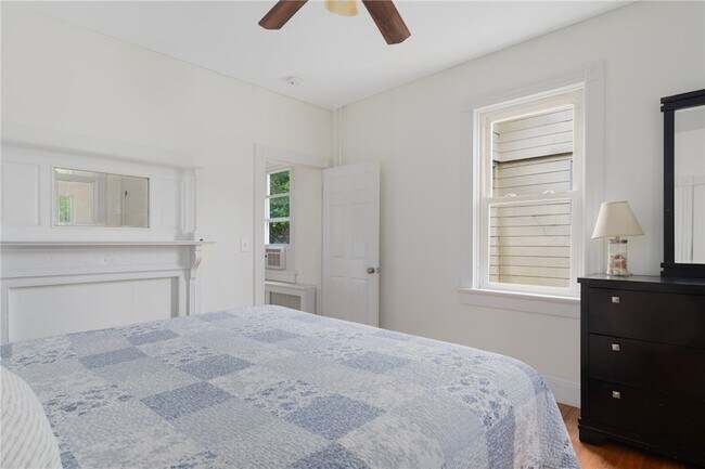 Building Photo - 53 Warner St