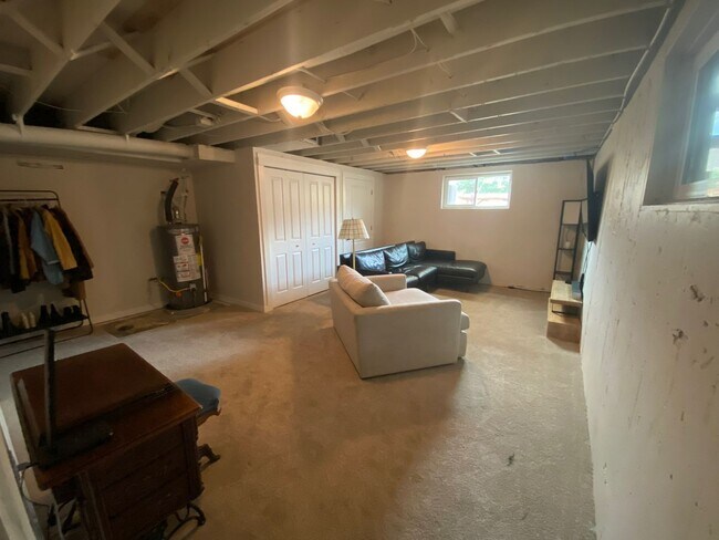 Building Photo - Charming 2-bed, 1-bath home in Sunnyside neighborhood, with private fenced backyard.