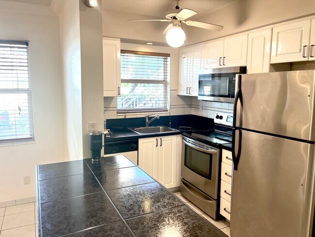 Building Photo - 2121 N Ocean Blvd