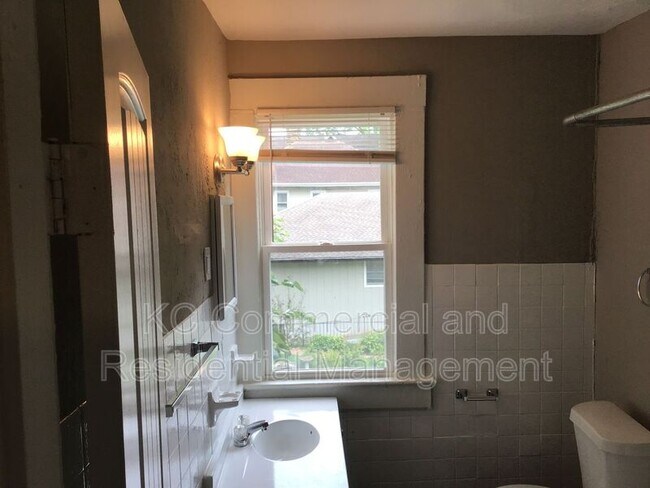 Building Photo - 107 Clinton Pl