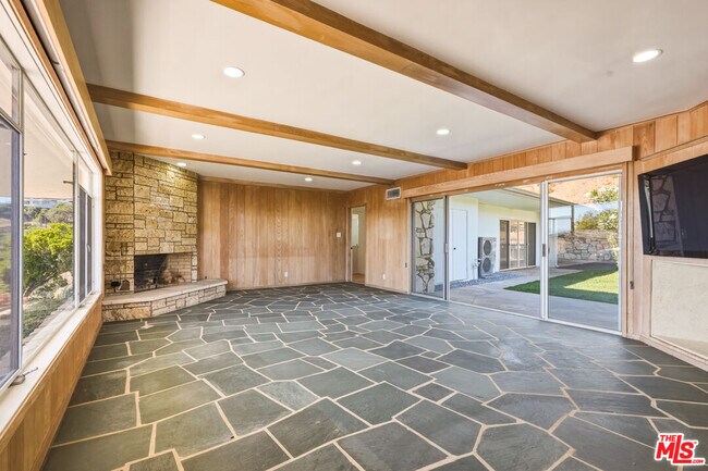 Building Photo - 1682 Larco Way