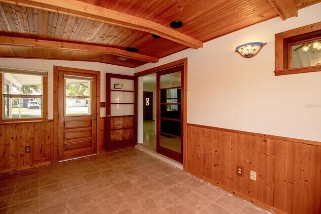 Building Photo - For Rent – Move-In Ready Gem with Modern U...