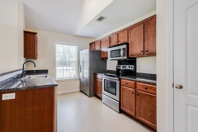 Building Photo - Unique 4BR Home with Private Upstairs Suite & Kitchenette in Georgetown