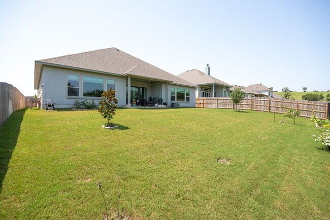 Building Photo - Like New in Texas Hill Country!!!!