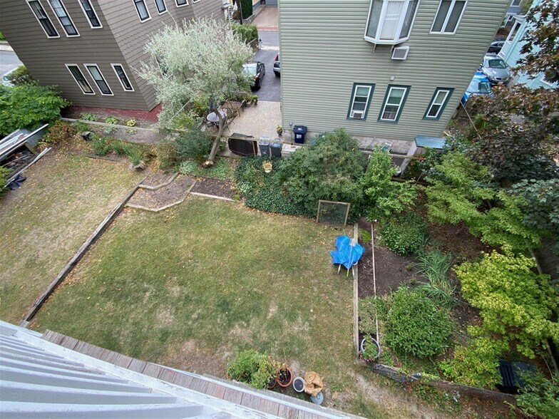 Building Photo - 124 Garden St