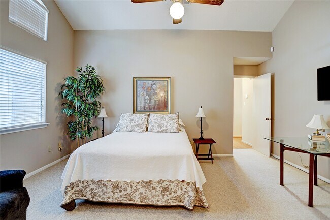 Building Photo - 12 Fairmeade Bend Dr
