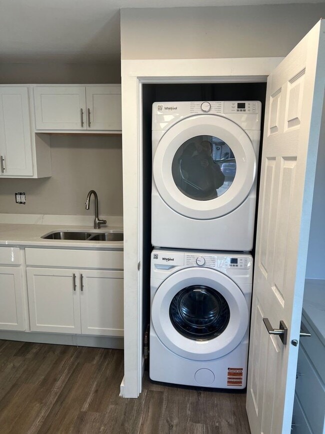 Building Photo - 2 Bedroom House for Rent in Lake Station