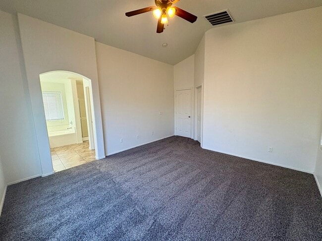 Building Photo - 7142 W Beverly Rd