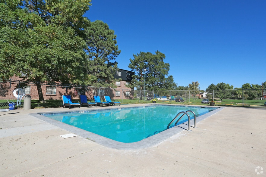 Building Photo - Garden Center Apartments