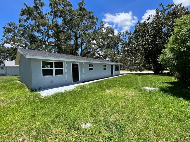 Building Photo - Fully Renovated 2 Bed, 1 Bath Duplex in th...