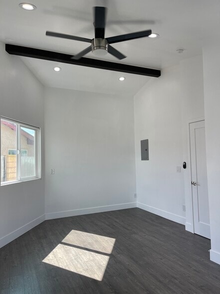 Building Photo - 448 Satinwood Way