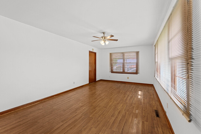 Building Photo - 1457 Columbia Hwy N