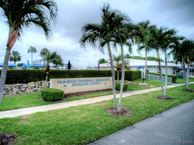 Building Photo - 1801 Ocean Dr