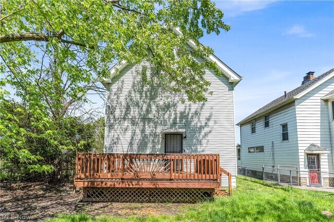 Building Photo - 9404 Cardwell Ave