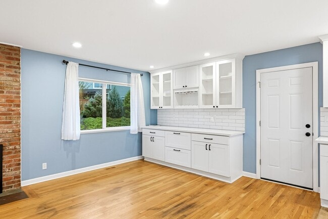 Building Photo - Charming One-Level 3 Bedroom/ 1.5 Bath Beaverton Home | Large ¼-Acre Lot