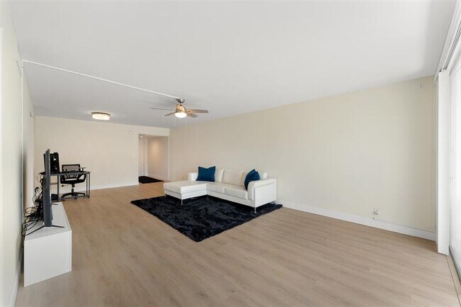 Building Photo - 2650 S Course Dr