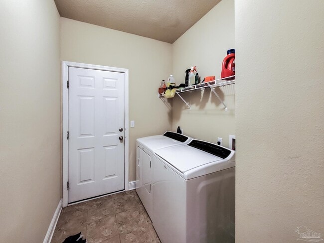 Building Photo - 9786 Brookstone Way