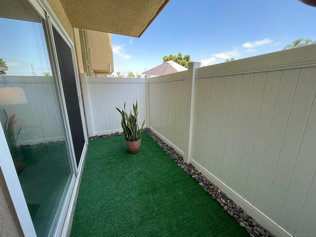 Building Photo - 3030 Suncrest Dr