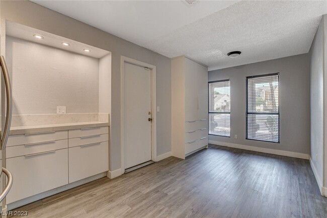 Building Photo - 3928 N Cobble Creek Ct