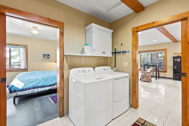 Building Photo - Fully-Furnished Short-Term Rental on South...