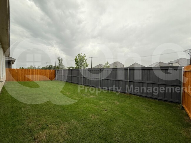 Building Photo - 726 Madrono Dr