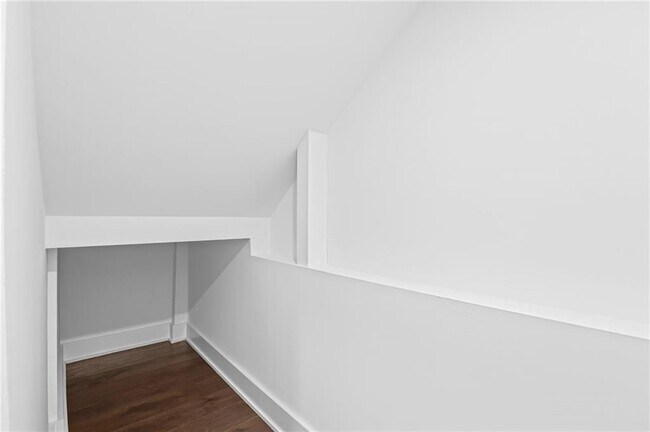 Building Photo - 201 New St