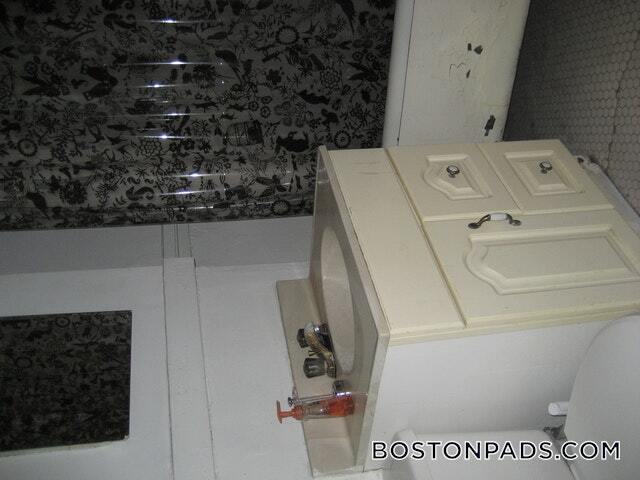 Building Photo - 55 Park Dr