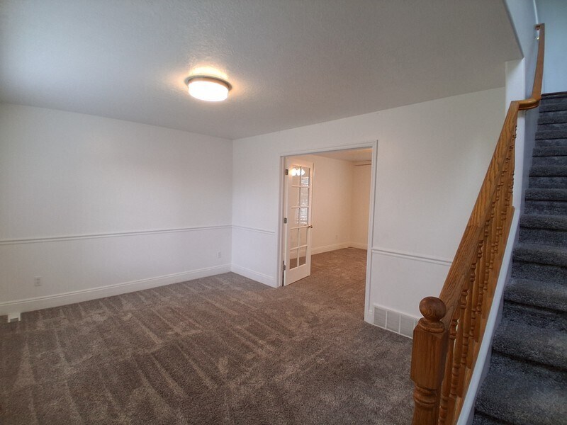 Building Photo - 1412 E 820 S