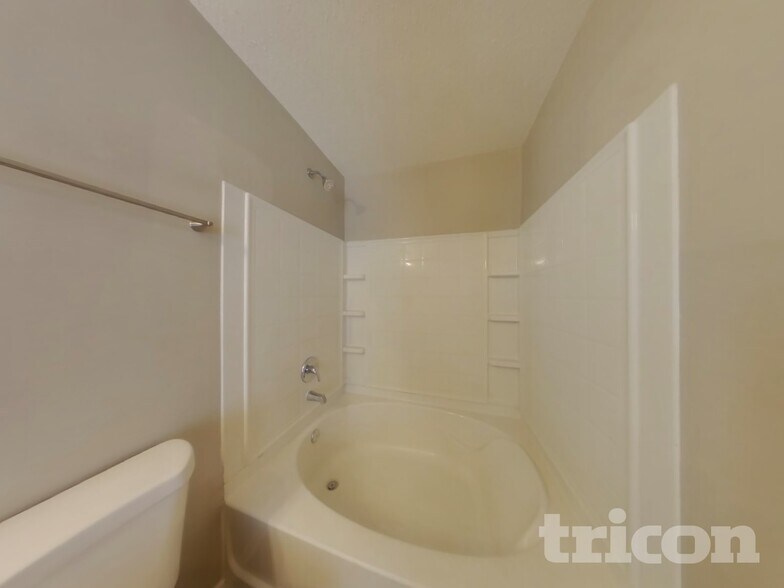 Building Photo - 712 Holly Rose Way