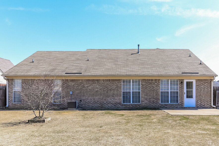 Building Photo - 6903 Wrenwood Dr