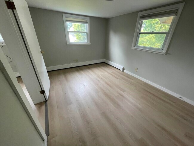 Building Photo - 37 Killington Ave