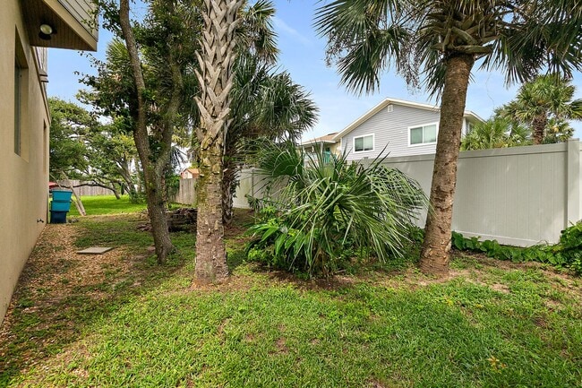 Building Photo - 716 N Daytona Ave