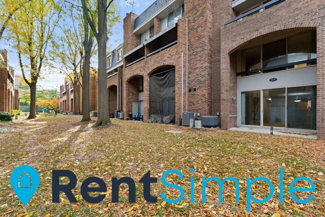 Building Photo - 1673 S Hayes St