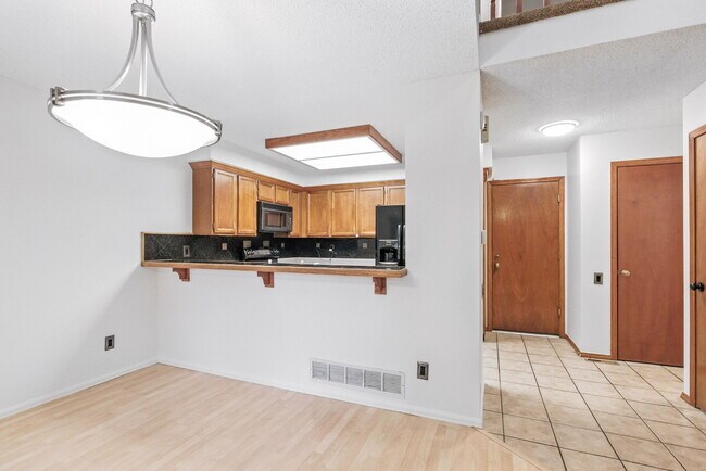 Building Photo - 9998 Grove St