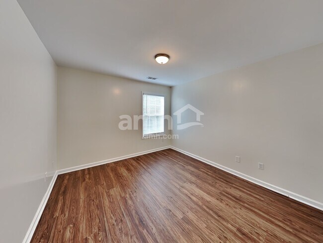 Building Photo - 303 Millpond Pkwy