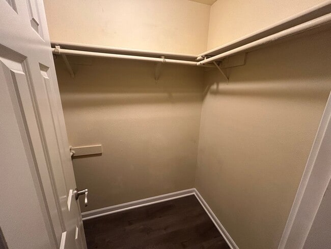 Building Photo - Gorgeous 1 bd Condo located in a prime loc...