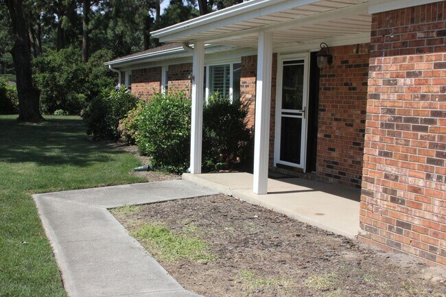 Building Photo - Beautiful Single Family Home in Great Neck Estates