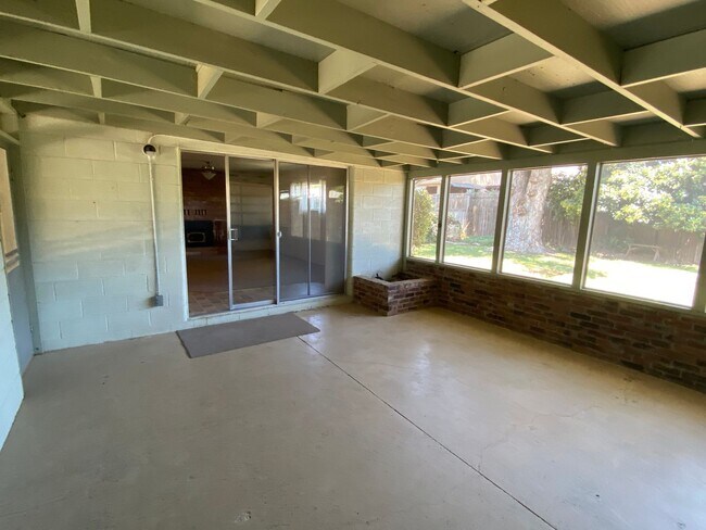 Building Photo - 2856 Calecita Way