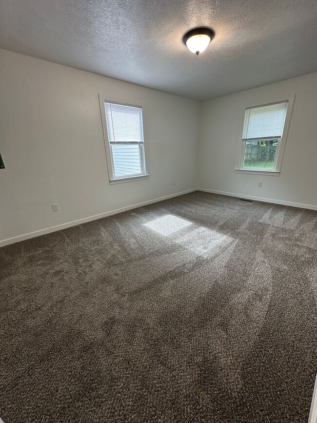 Building Photo - 3 Bed, 1 Bath Remodeled House in Goshen