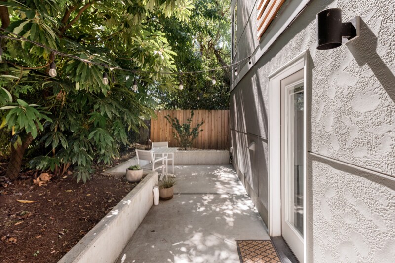 Building Photo - 6824 N Catlin Ave