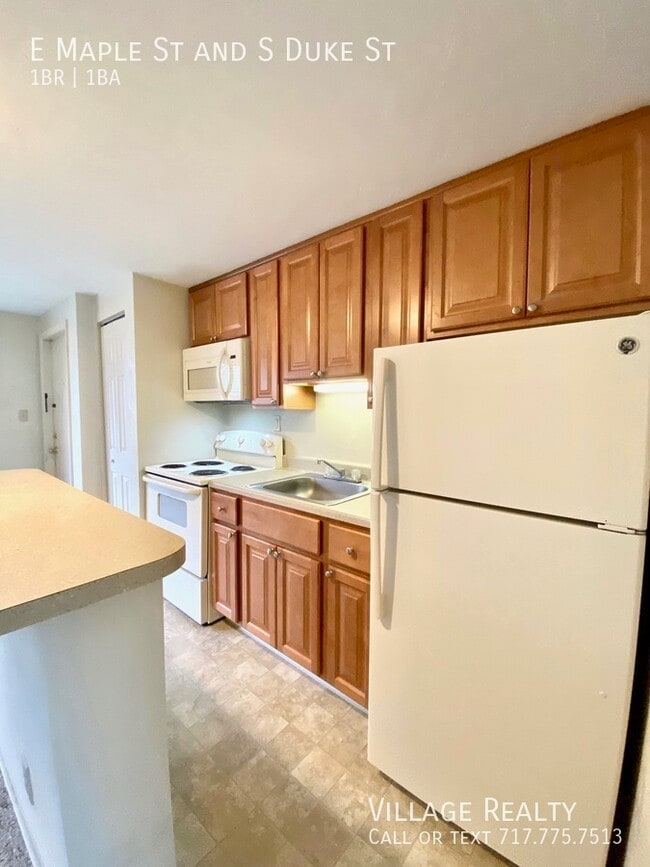 Building Photo - 501 E Maple St