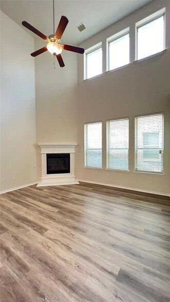Building Photo - 1510 Alamandine Ave