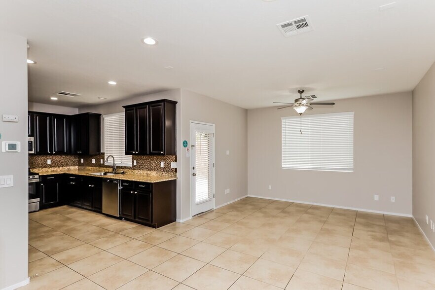 Building Photo - 7585 Perla Del Mar Ave