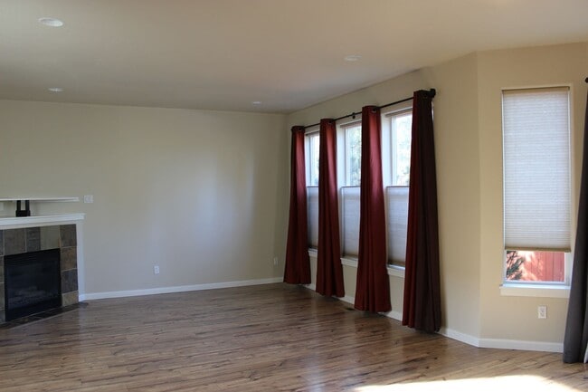 Building Photo - Westside Bend Home Near Old Mill | Spacious Layout & Fenced Yard