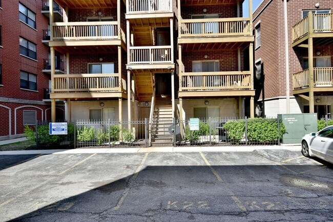 Building Photo - 1327 N Halsted St