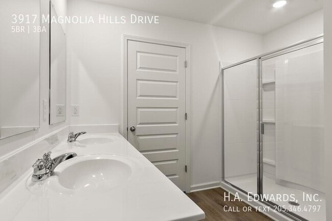 Building Photo - 3917 Magnolia Hls Dr