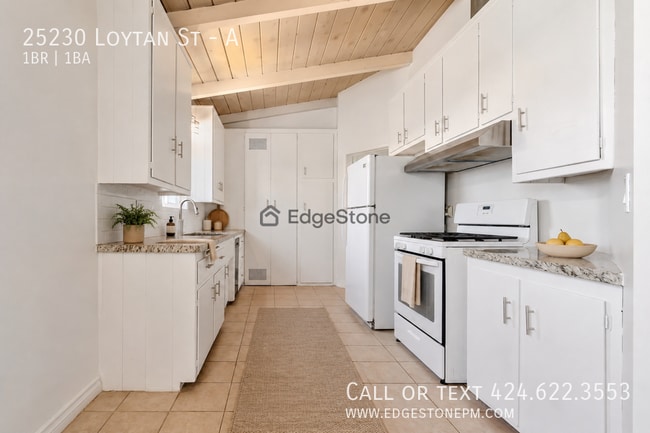Building Photo - 25230 Loytan St