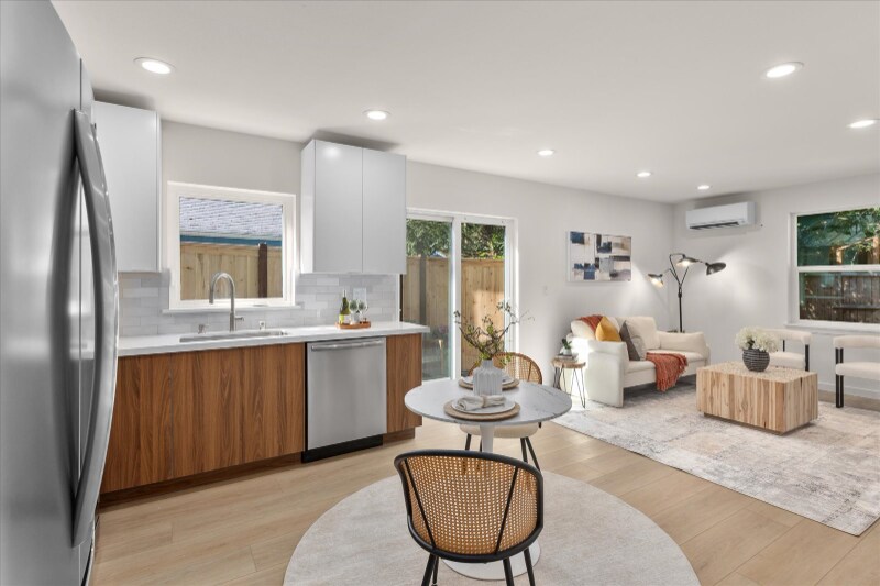 Building Photo - 2349 NE 127th St