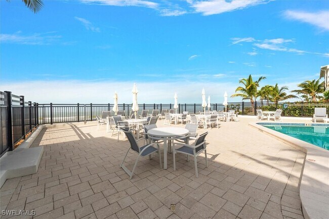 Building Photo - 1065 Gulf Shore Blvd N